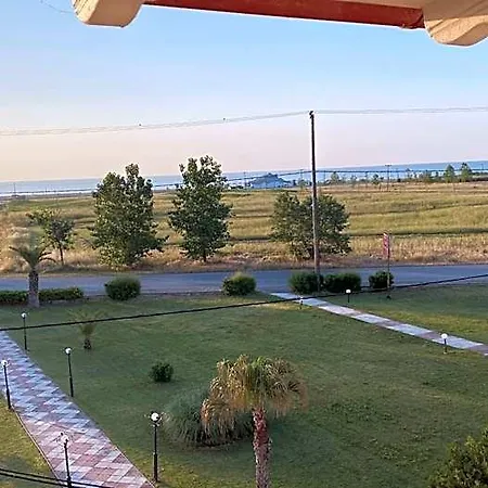 Oasis Aparthotel 3*